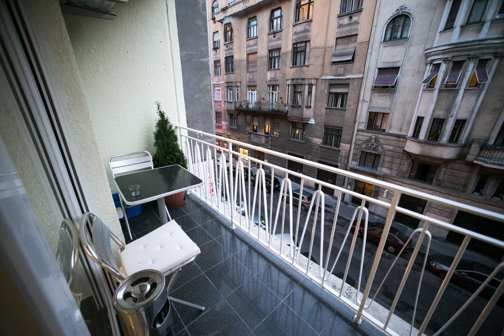 Budapest Downtown Apartments With Balcony & Optional Garage & Restaurant In The Building Room photo