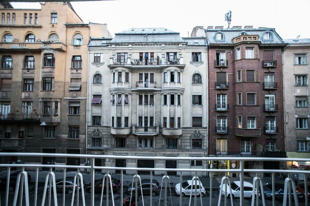 Budapest Downtown Apartments With Balcony & Optional Garage & Restaurant In The Building Room photo