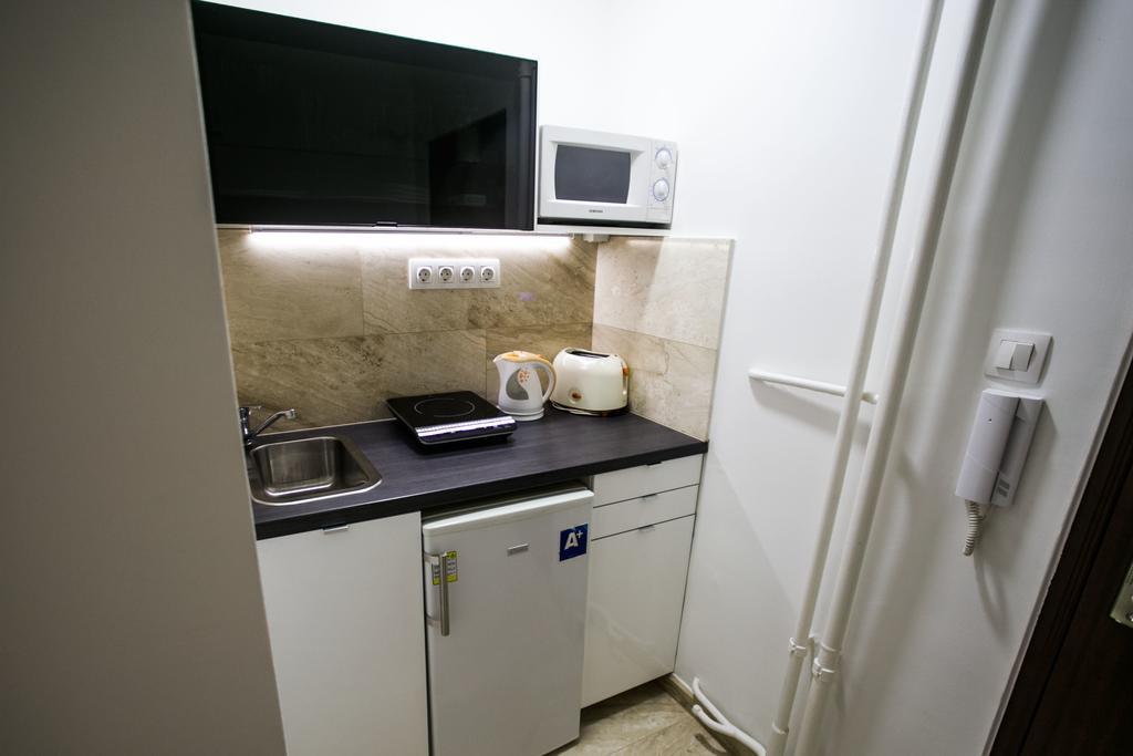 Budapest Downtown Apartments With Balcony & Optional Garage & Restaurant In The Building Room photo