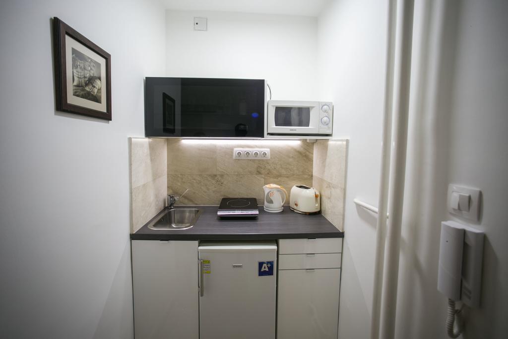 Budapest Downtown Apartments With Balcony & Optional Garage & Restaurant In The Building Room photo