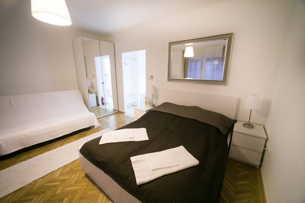 Budapest Downtown Apartments With Balcony & Optional Garage & Restaurant In The Building Room photo