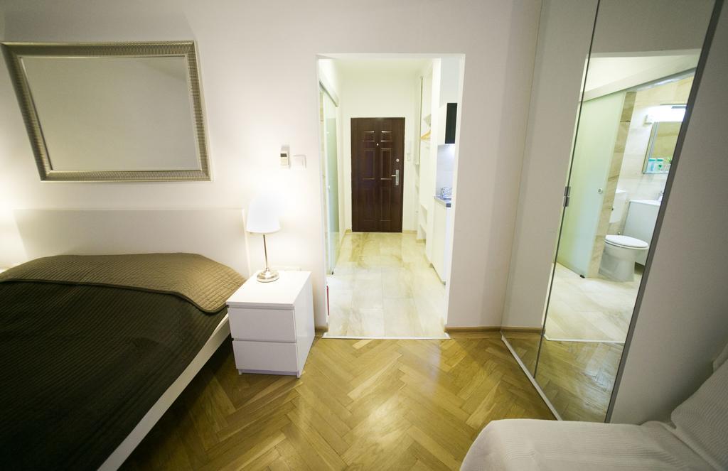 Budapest Downtown Apartments With Balcony & Optional Garage & Restaurant In The Building Room photo