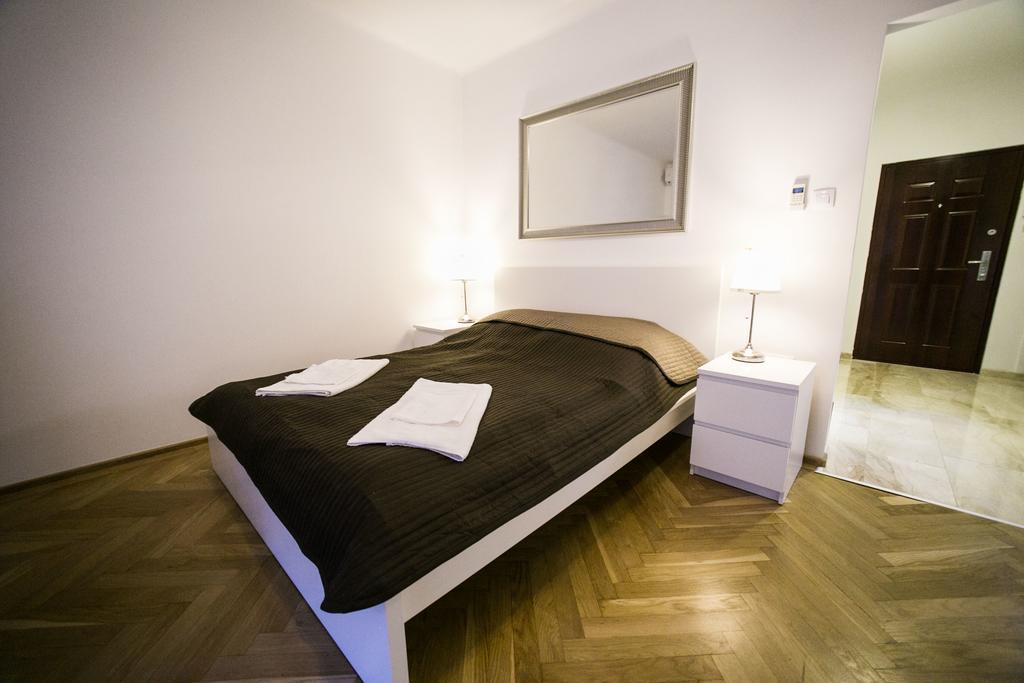 Budapest Downtown Apartments With Balcony & Optional Garage & Restaurant In The Building Room photo