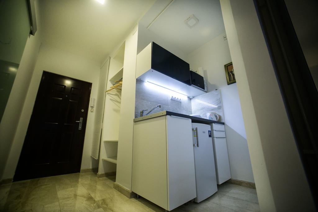 Budapest Downtown Apartments With Balcony & Optional Garage & Restaurant In The Building Room photo