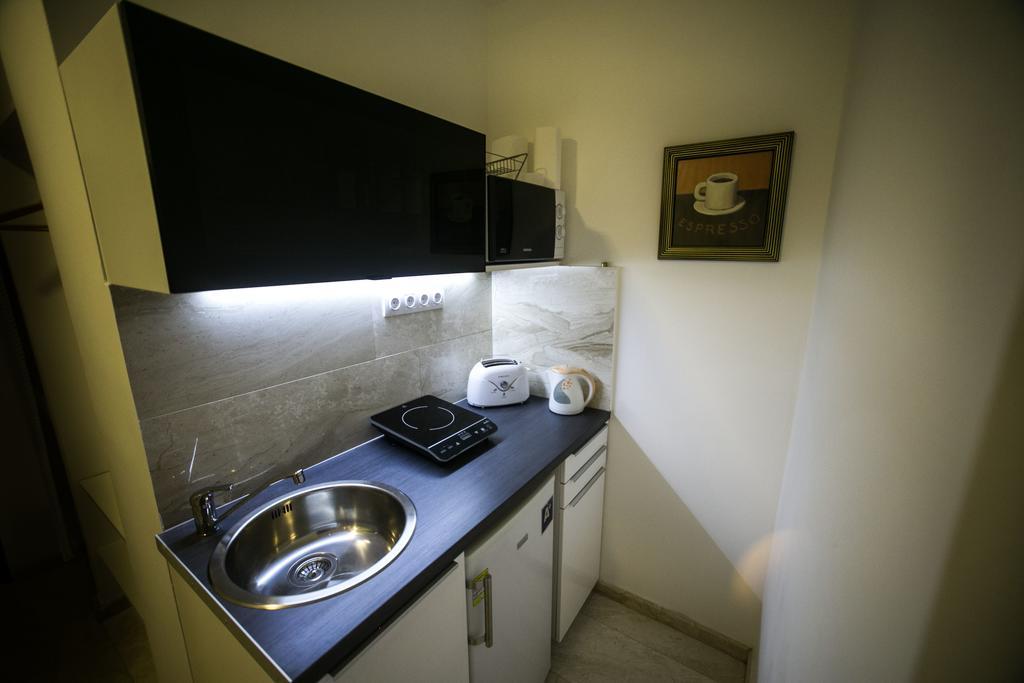 Budapest Downtown Apartments With Balcony & Optional Garage & Restaurant In The Building Room photo