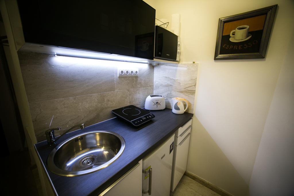 Budapest Downtown Apartments With Balcony & Optional Garage & Restaurant In The Building Room photo