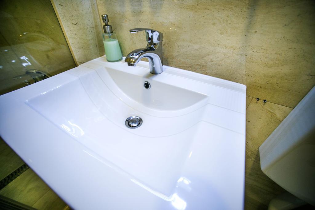 Budapest Downtown Apartments With Balcony & Optional Garage & Restaurant In The Building Room photo