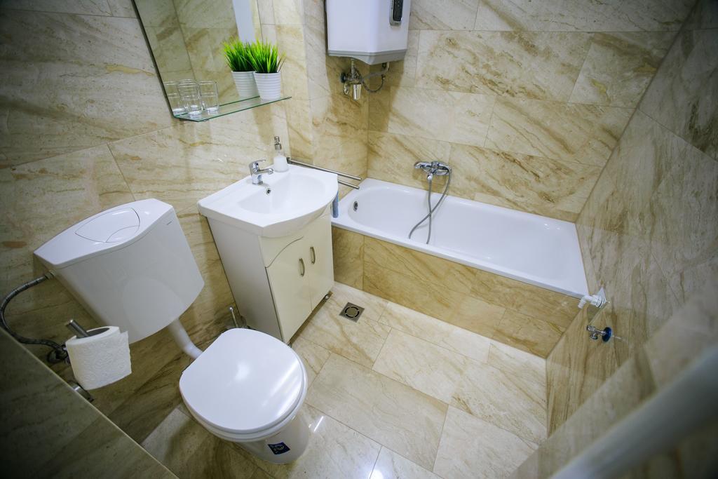 Budapest Downtown Apartments With Balcony & Optional Garage & Restaurant In The Building Room photo