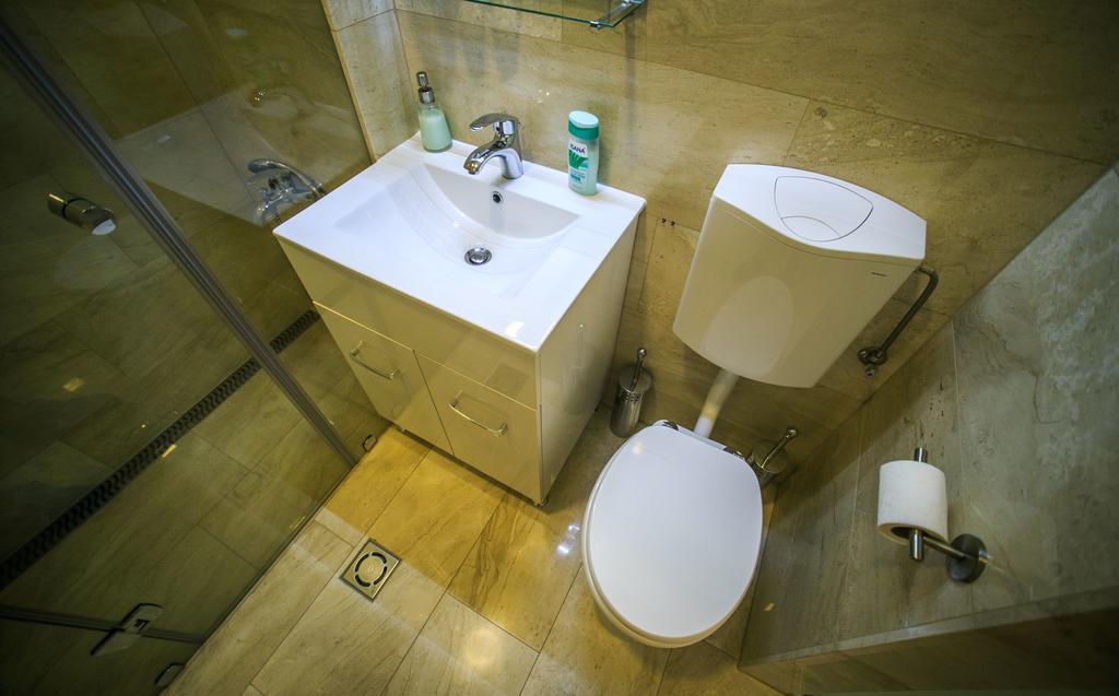 Budapest Downtown Apartments With Balcony & Optional Garage & Restaurant In The Building Room photo
