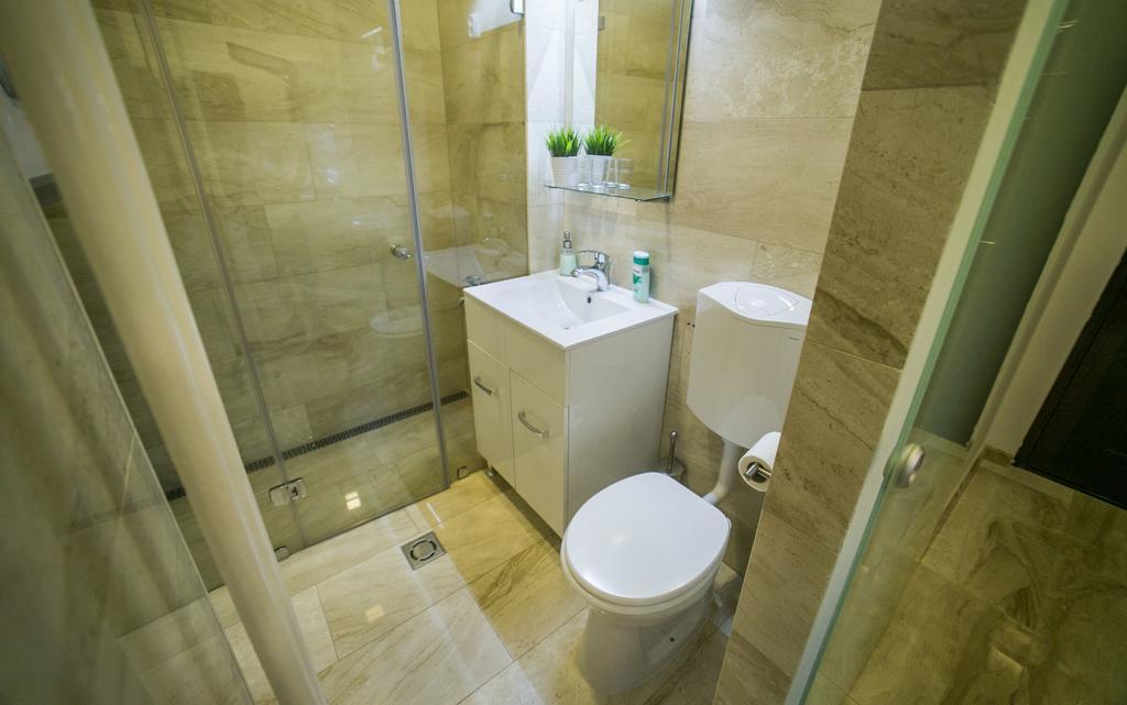 Budapest Downtown Apartments With Balcony & Optional Garage & Restaurant In The Building Room photo