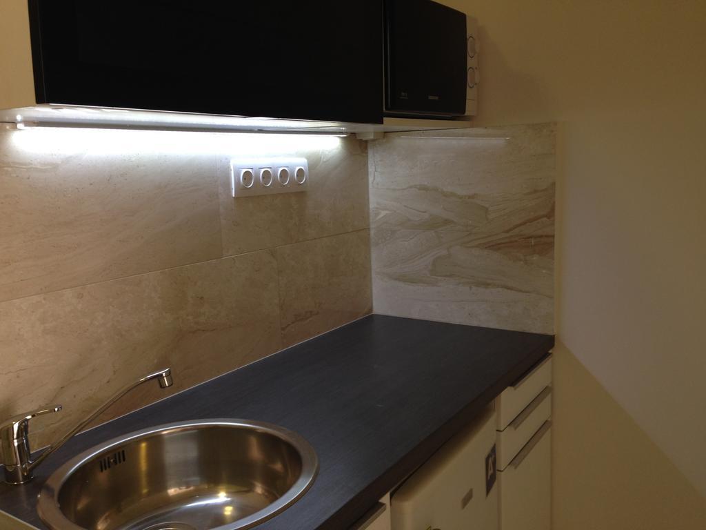 Budapest Downtown Apartments With Balcony & Optional Garage & Restaurant In The Building Room photo