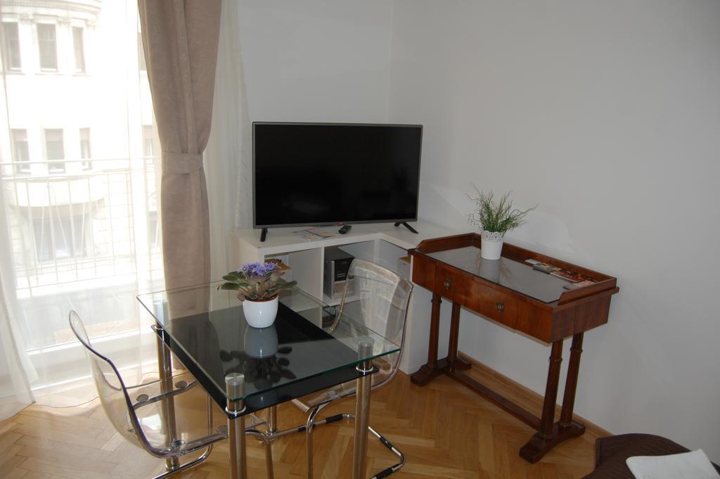 Budapest Downtown Apartments With Balcony & Optional Garage & Restaurant In The Building Exterior photo